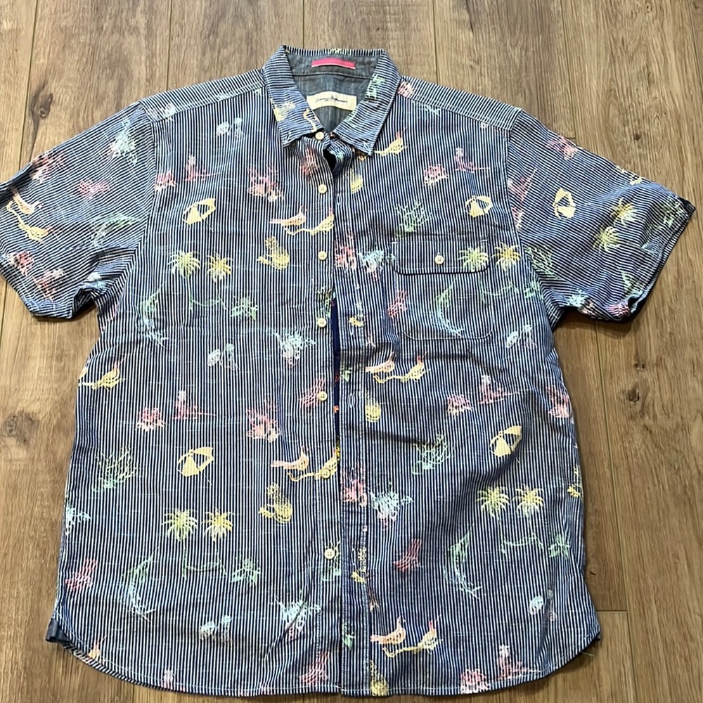 Men Button Down short sleeve Tommy Bahama Large shirt